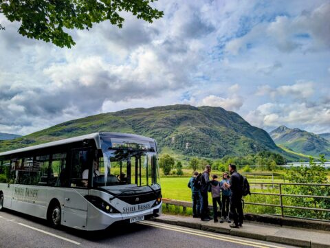 934 bus arrives at Glenfinnan